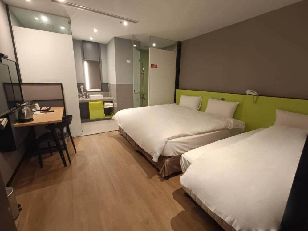 Walker-Taoyuan Hotel Екстериор снимка