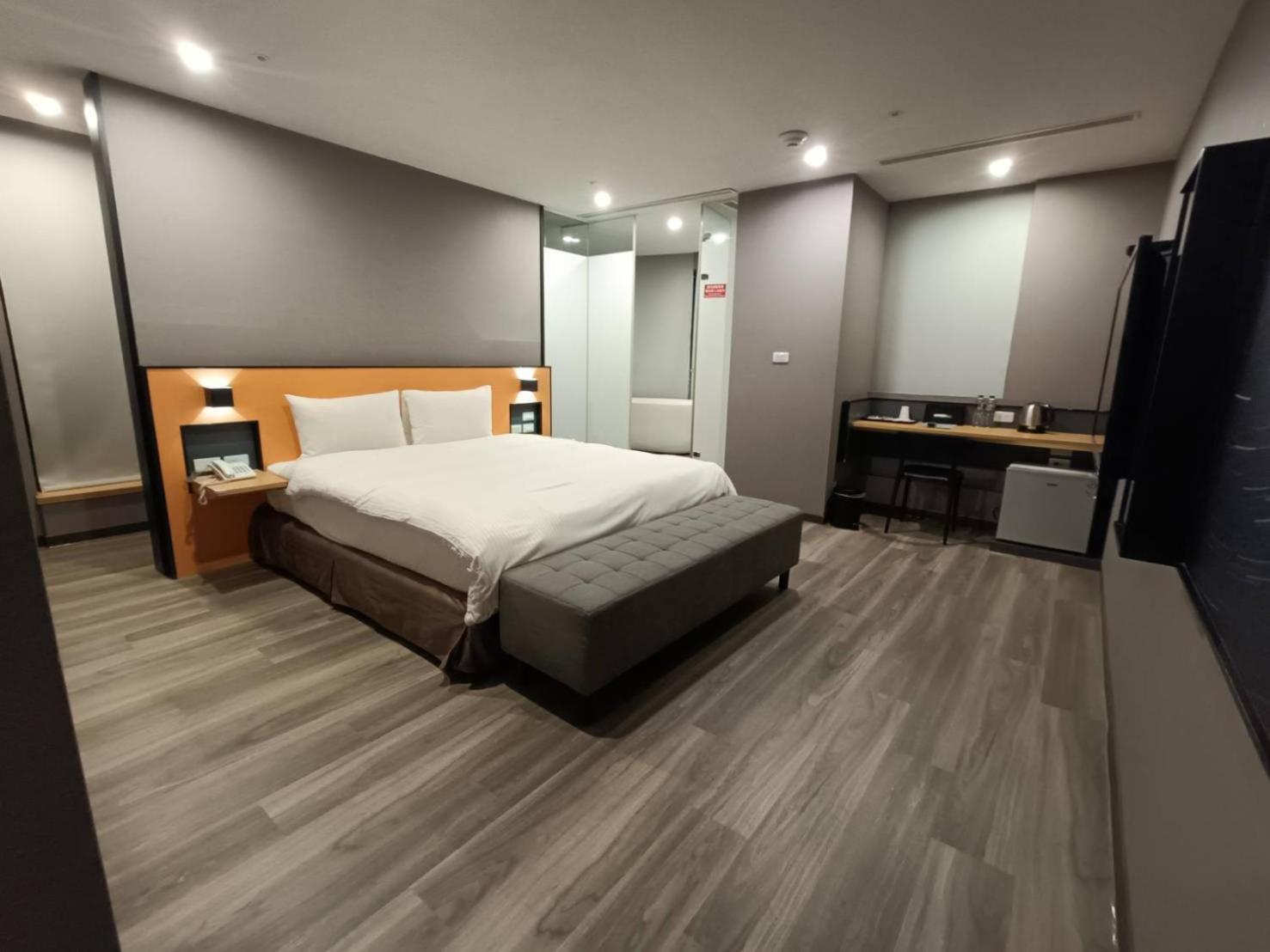 Walker-Taoyuan Hotel Екстериор снимка
