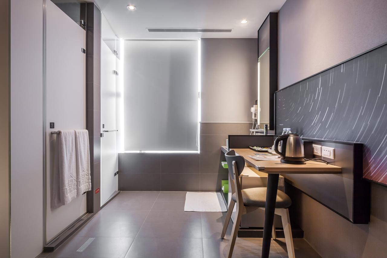 Walker-Taoyuan Hotel Екстериор снимка